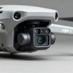 Primer plano de DJI Mini 5 Pro con sensor de 1 pulgada y LiDAR